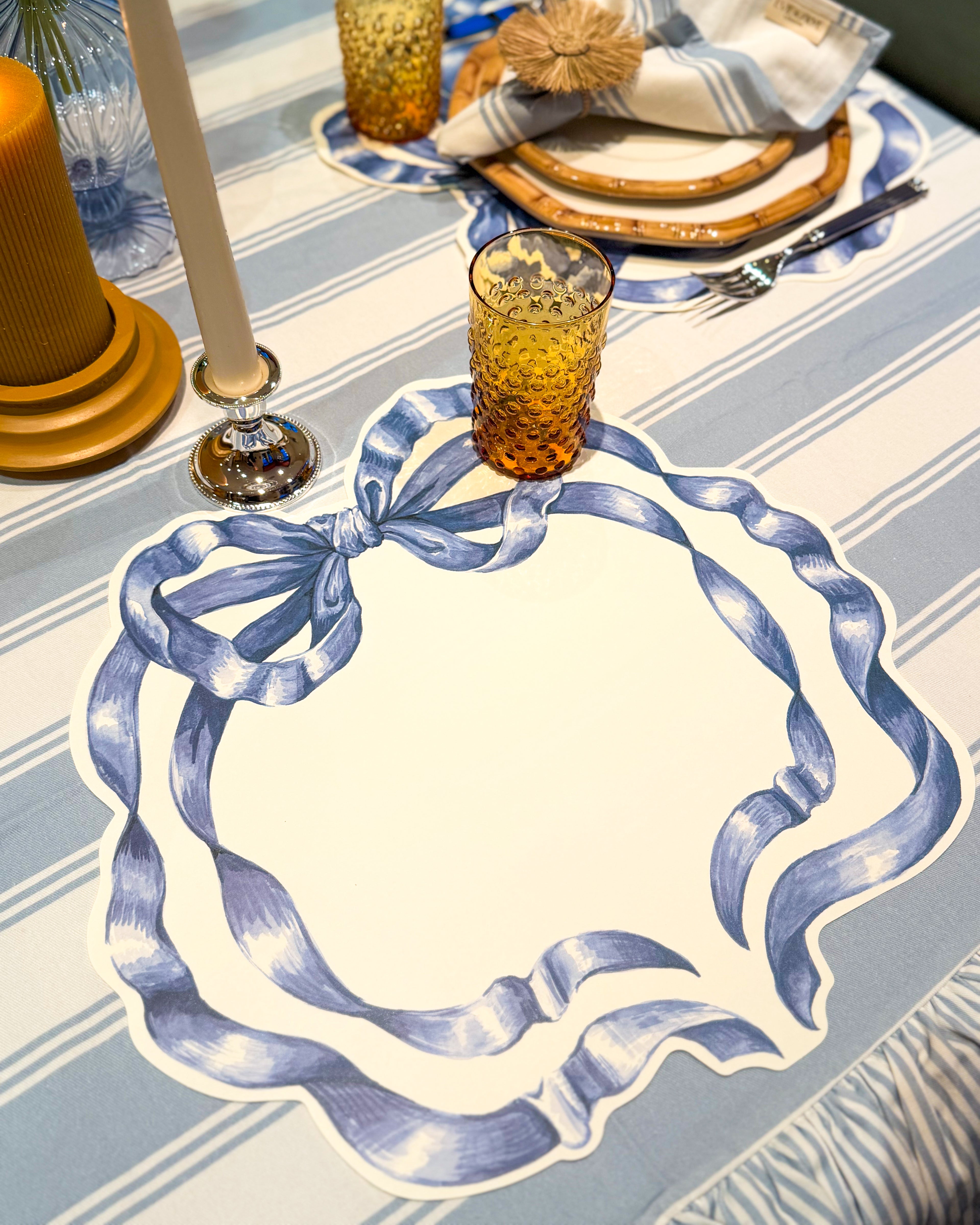 Baumwolltischdecke hellblau gestreift mit Rüschen (240 x 190 cm)