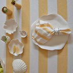 Tischdecke Rüschen Gelb-Weiß auf der Tafel