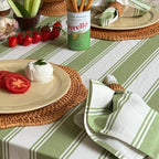 Serviette Streifen Grün auf der Tafel