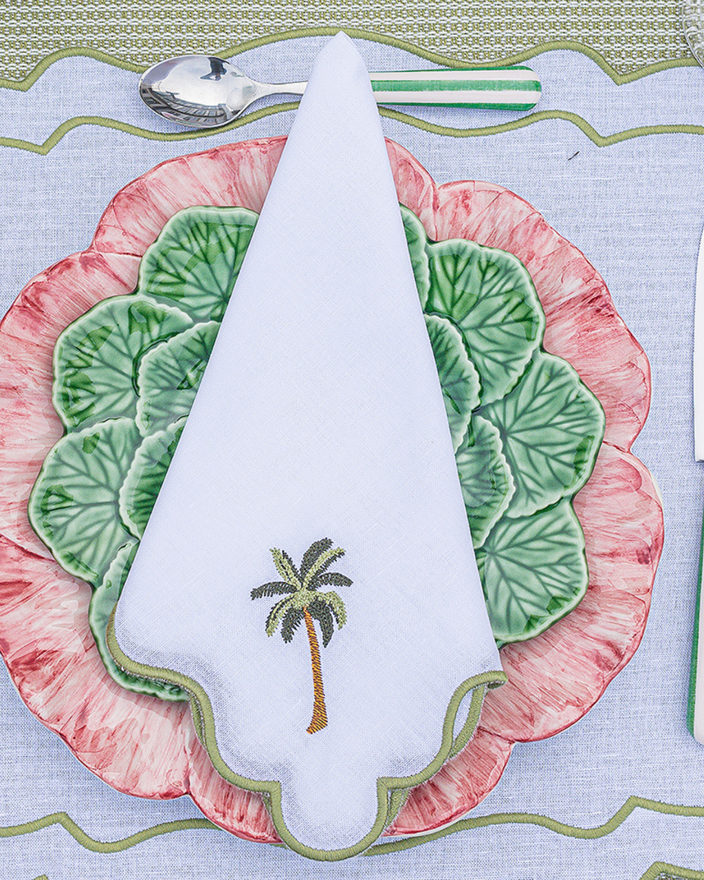 Cloth napkin with palm tree embroidery
