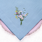 Leinenserviette Wildblumen auf der Tafel