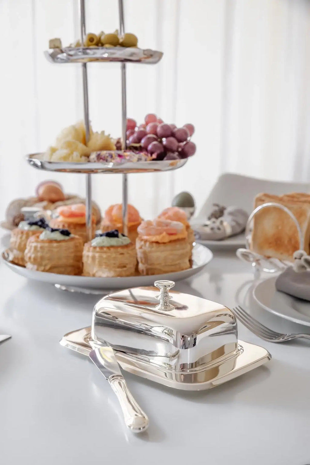 Butter dish with silver sheen – including butter knife