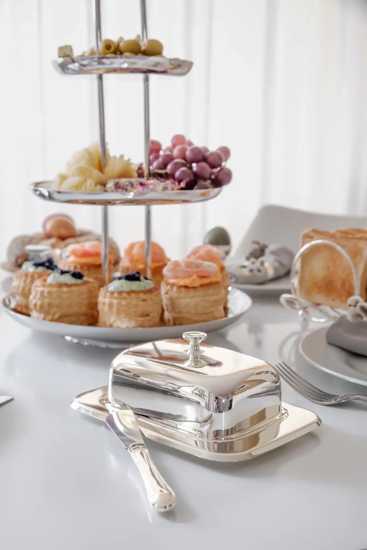 Butter dish with silver sheen – including butter knife