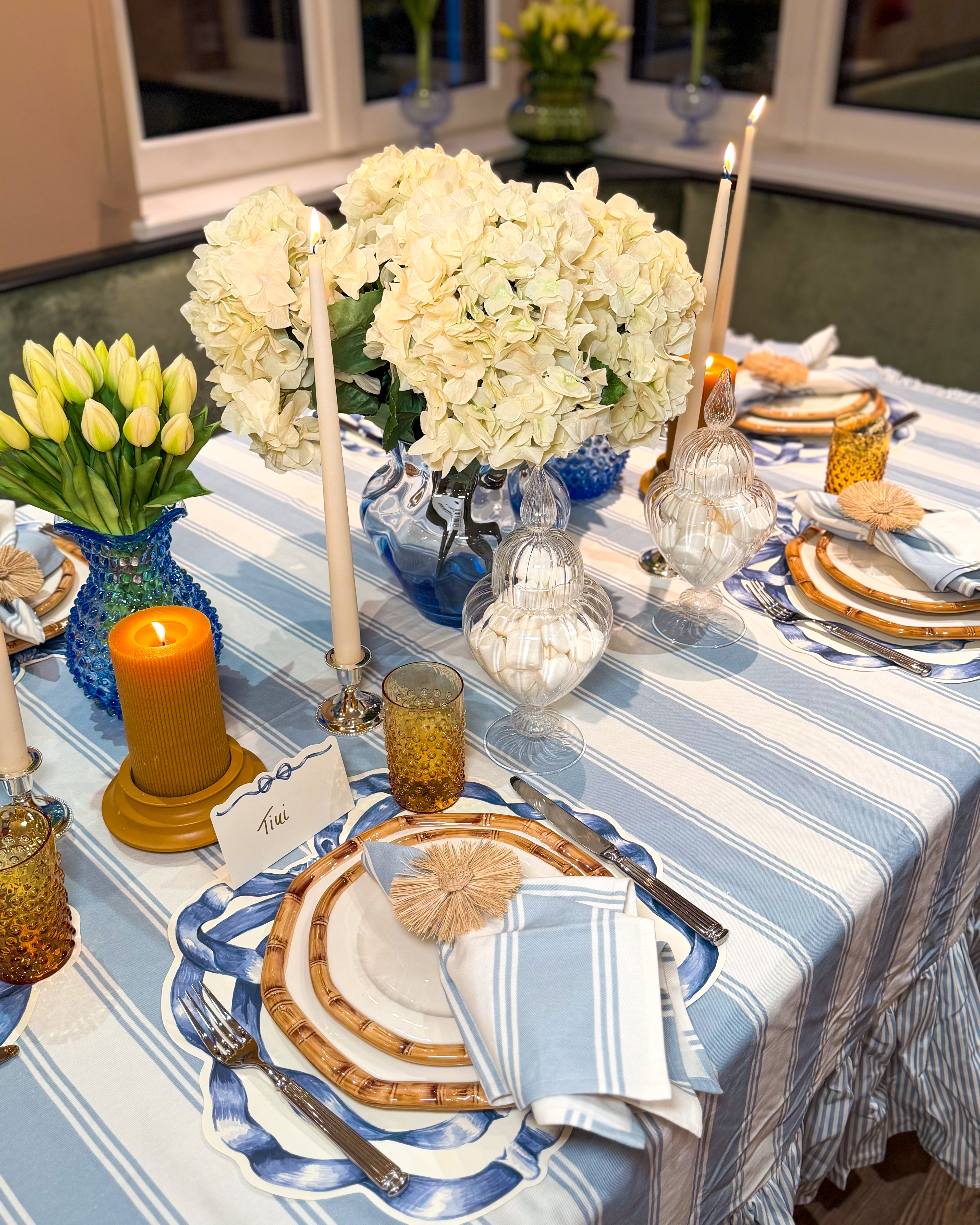 Baumwolltischdecke hellblau gestreift mit Rüschen (240 x 190 cm)