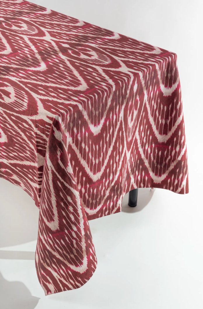 Printed red/white tablecloth