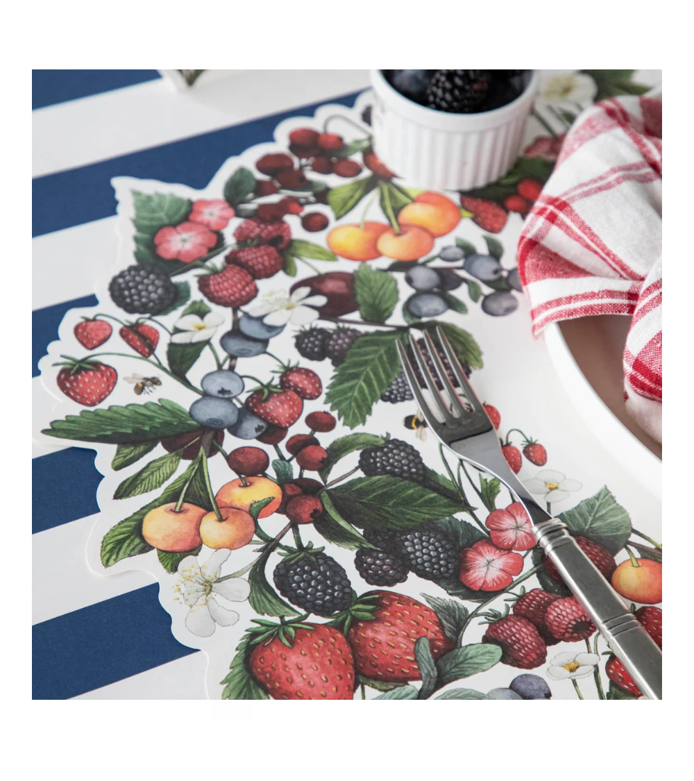 Paper placemat berry wreath
