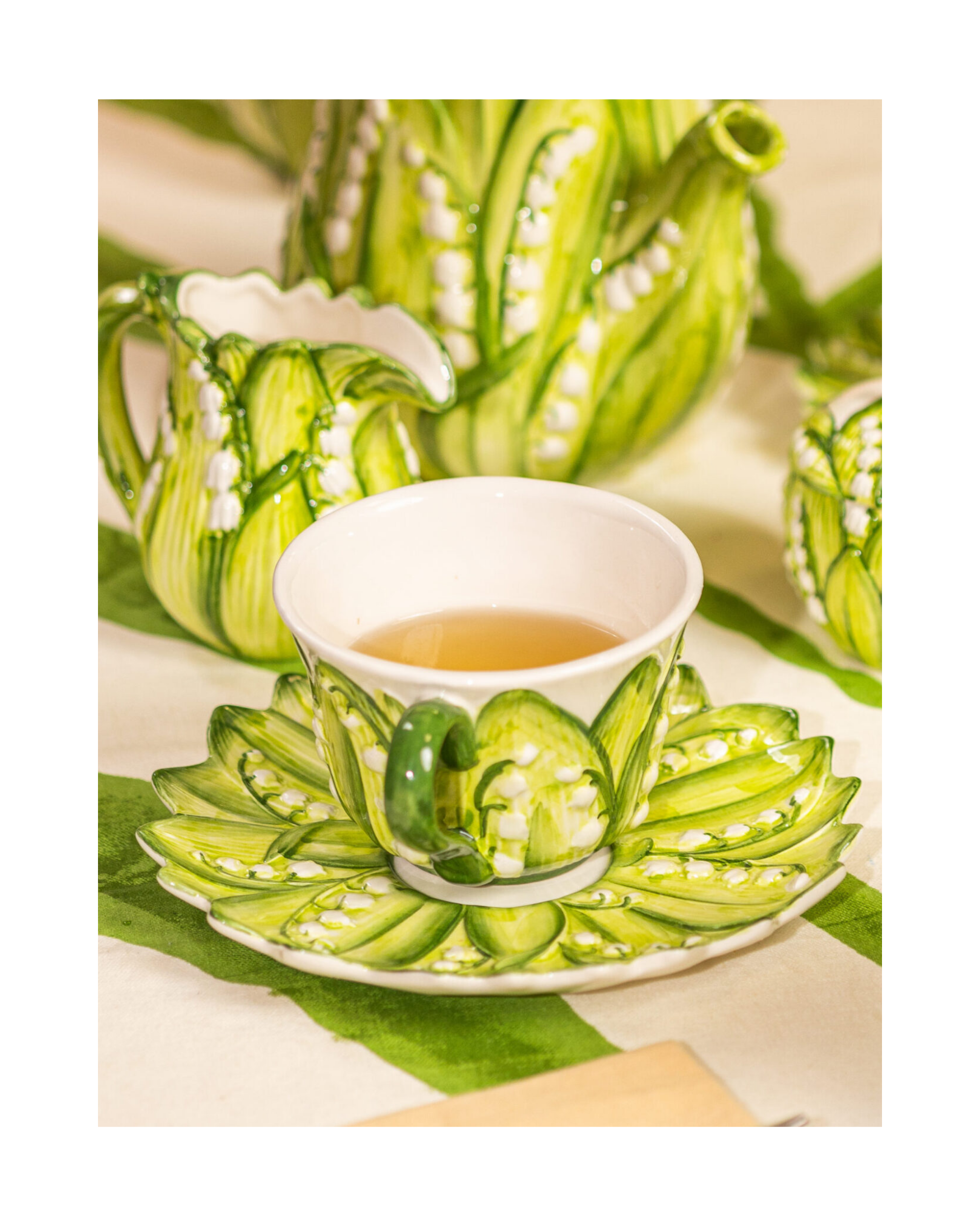 Handbemalte Keramik Teetasse mit Untertasse Maiglöckchen