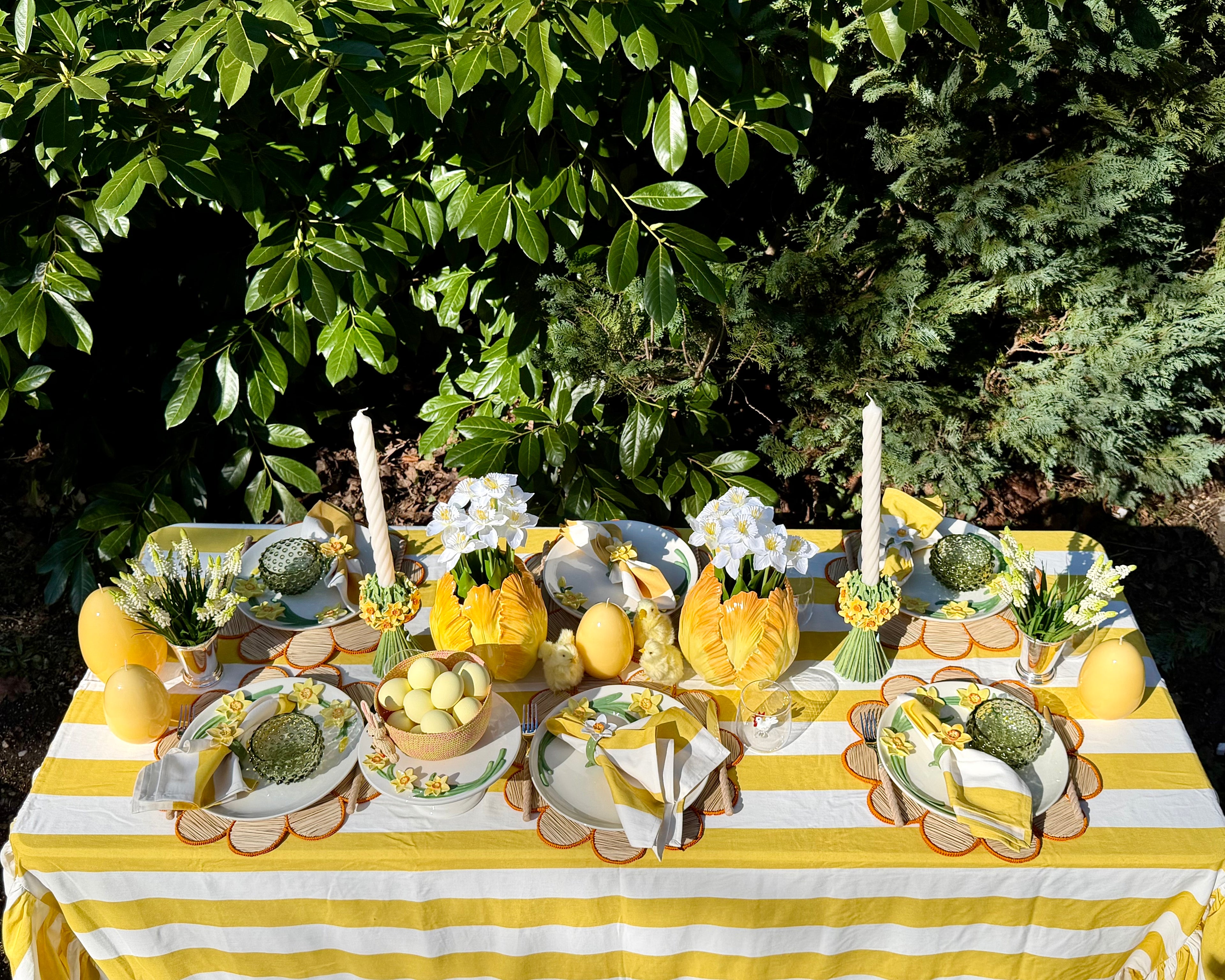 Ceramic candle holder with daffodil bouquet, yellow-green
