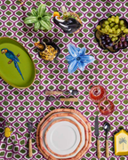Tischdecke Lila-Grün auf der gedeckten Tafel