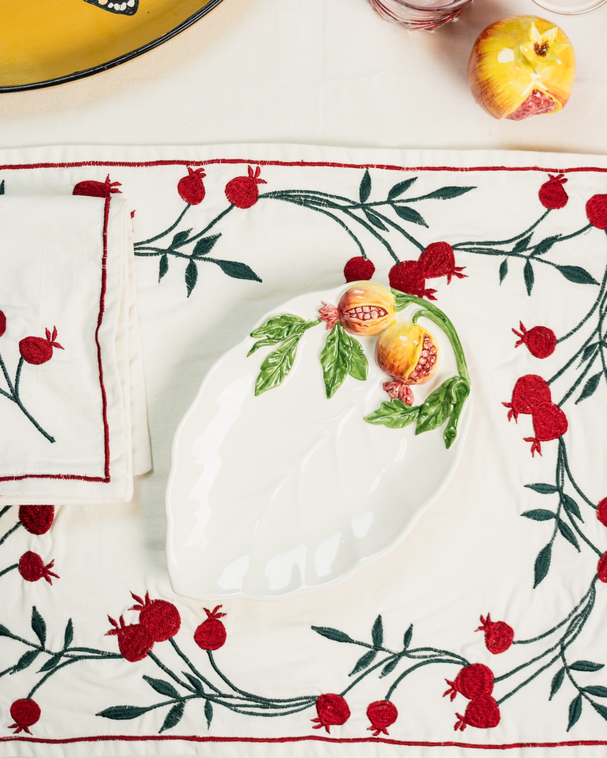 Servierplatte Blattform Granatapfel Keramik