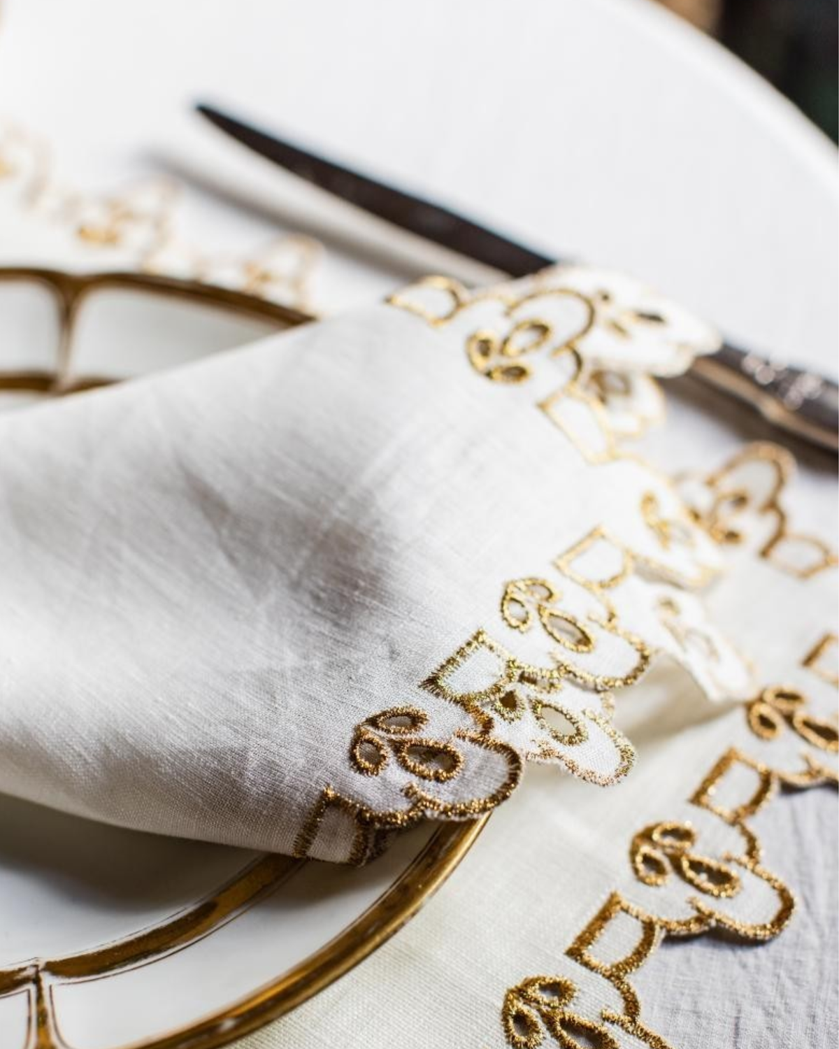 Serviette Weiß mit Kordelstickerei Gold, 2er Set
