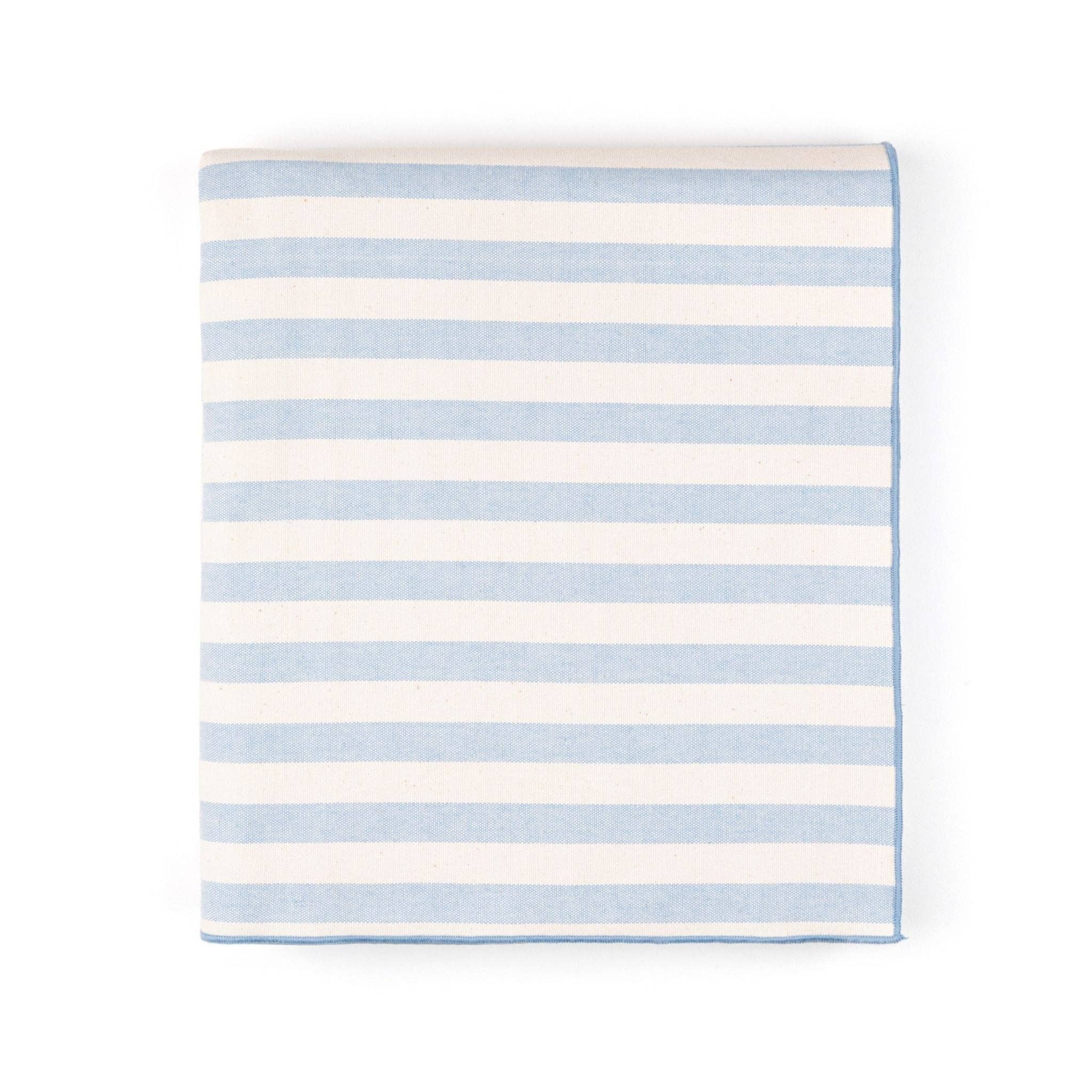 Tischdecke gestreift in Hellblau-Weiß – (170 × 320 cm)