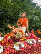 Granatapfel Deko auf der gedeckten Tafel